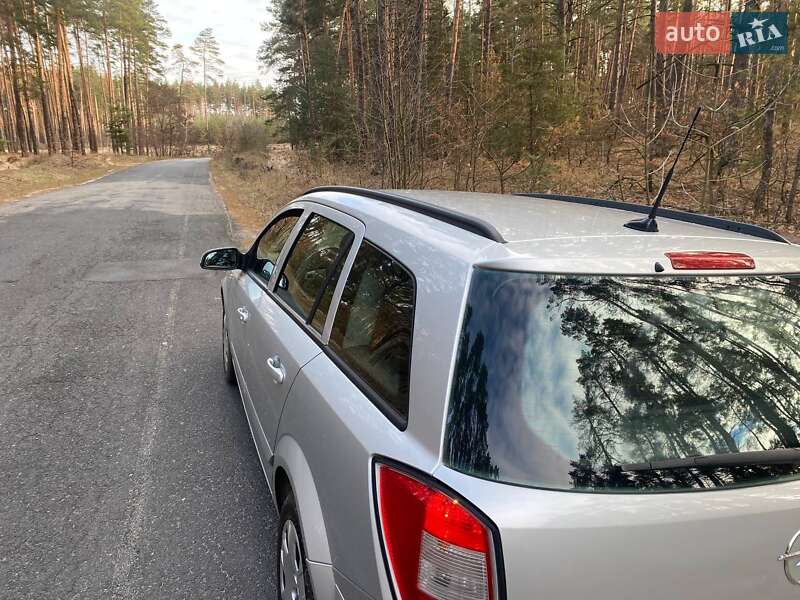 Универсал Opel Astra 2009 в Полтаве