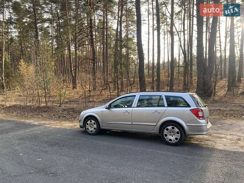Универсал Opel Astra 2009 в Полтаве