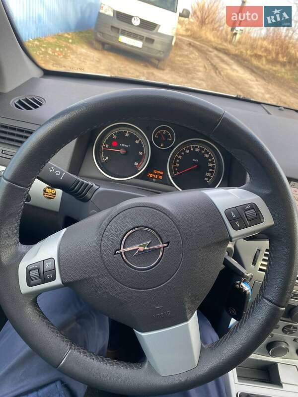 Универсал Opel Astra 2009 в Полтаве