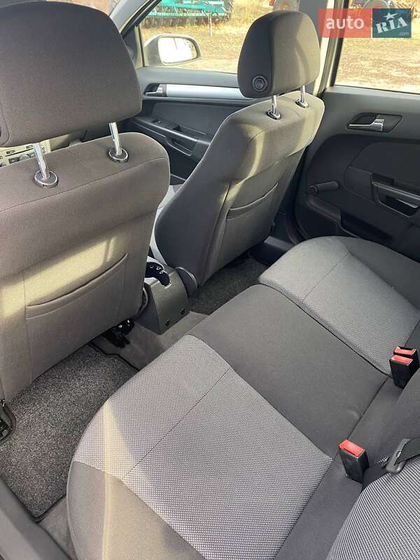 Универсал Opel Astra 2009 в Полтаве