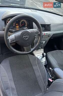Хэтчбек Opel Astra 2006 в 