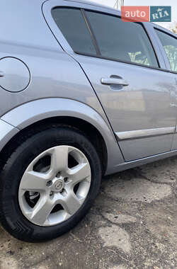 Хэтчбек Opel Astra 2006 в 