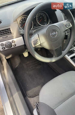 Хэтчбек Opel Astra 2006 в 