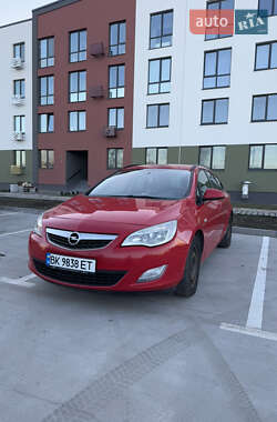 Универсал Opel Astra 2011 в Ровно