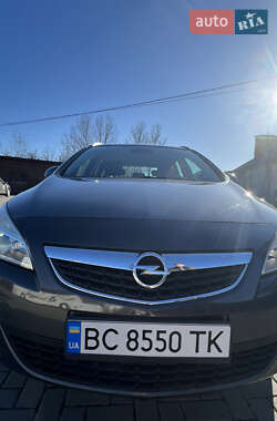 Универсал Opel Astra 2011 в Львове