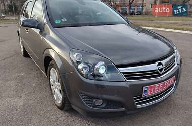 Універсал Opel Astra 2009 в Рівному