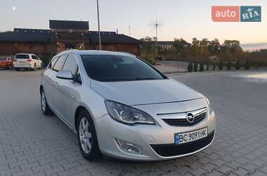 Универсал Opel Astra 2011 в Яворове