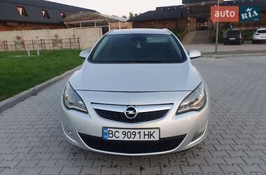 Универсал Opel Astra 2011 в Яворове