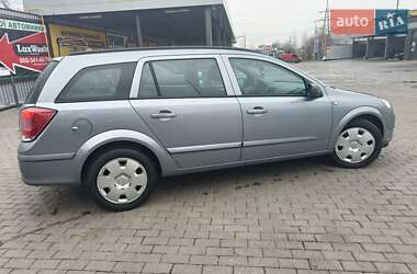 Универсал Opel Astra 2005 в Александрие