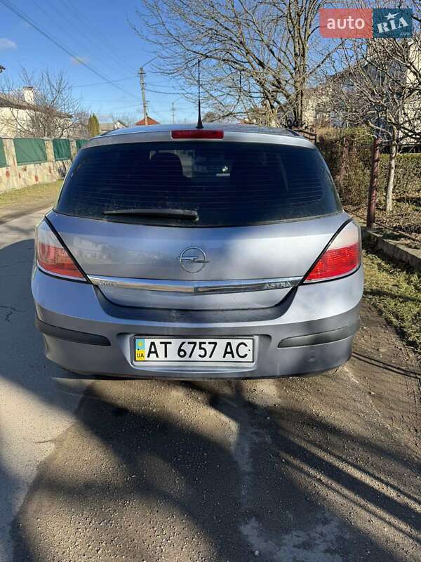 Хэтчбек Opel Astra 2006 в Надворной