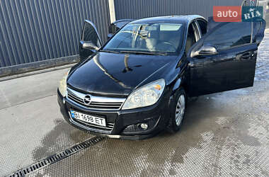 Седан Opel Astra 2010 в Полтаві