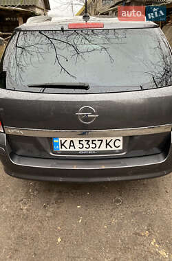 Універсал Opel Astra 2010 в Броварах