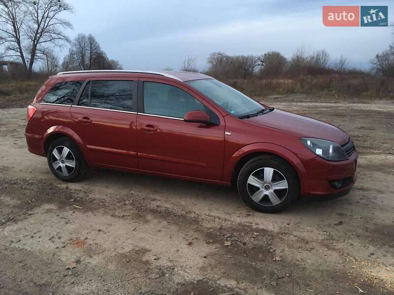 Универсал Opel Astra 2006 в Гоще