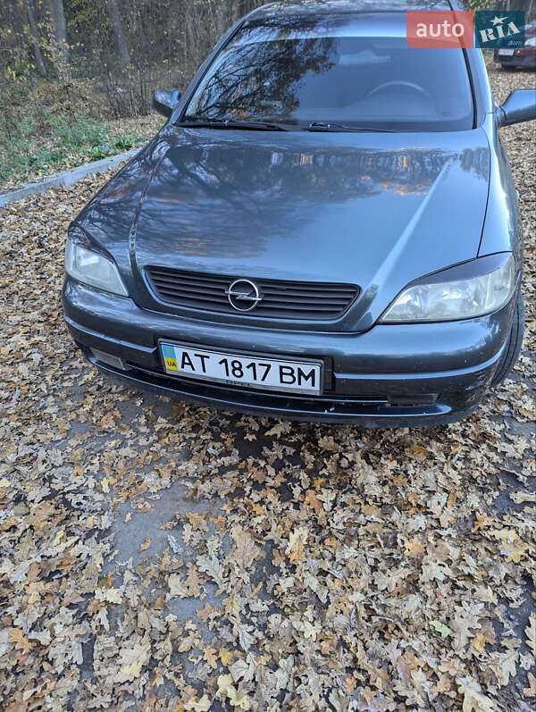 Седан Opel Astra 2004 в Ивано-Франковске