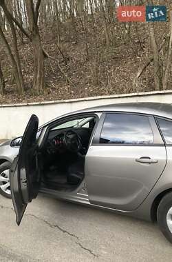 Седан Opel Astra 2015 в 