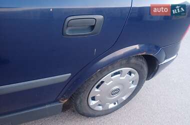 Хэтчбек Opel Astra 2001 в 