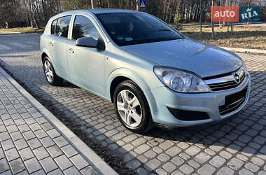 Хэтчбек Opel Astra 2009 в Новояворовске