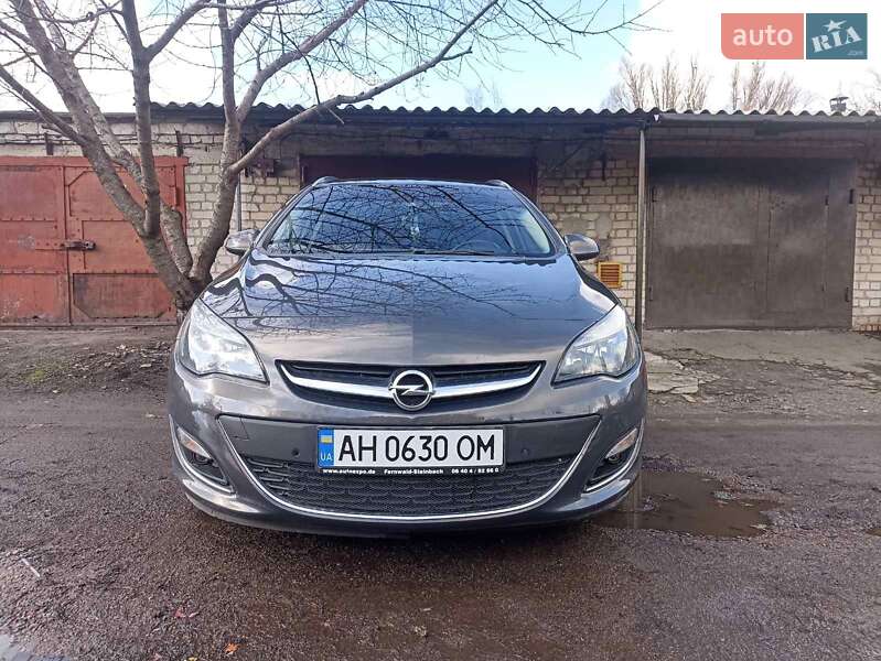 Універсал Opel Astra 2015 в Вільногірську