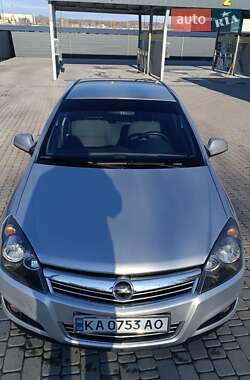 Седан Opel Astra 2012 в Ирпене