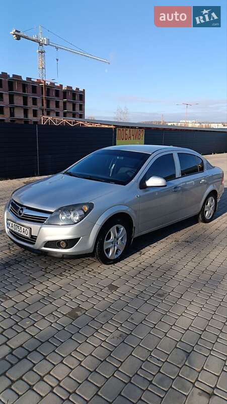 Седан Opel Astra 2012 в Ирпене