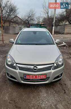 Універсал Opel Astra 2010 в Харкові