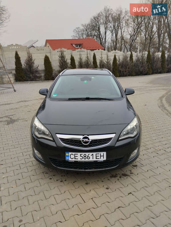 Универсал Opel Astra 2011 в Черновцах