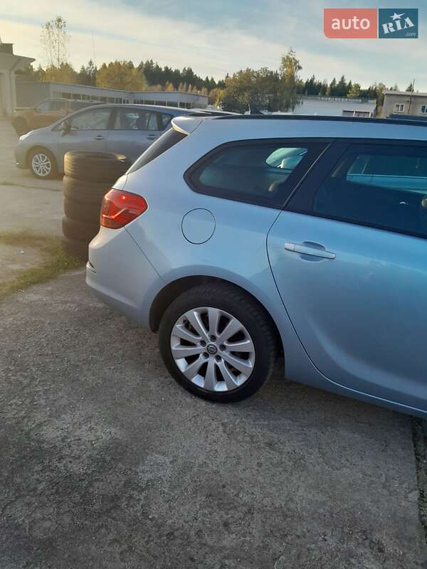 Універсал Opel Astra 2015 в Новомосковську