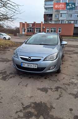 Універсал Opel Astra 2012 в Червонограді