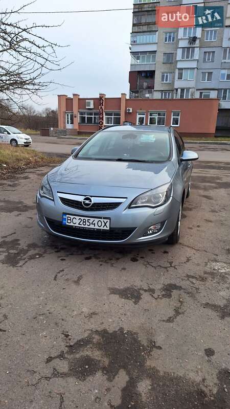 Opel Astra 2012