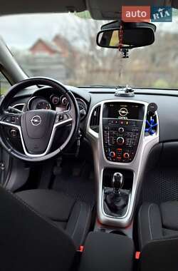 Універсал Opel Astra 2012 в 