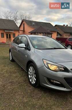 Універсал Opel Astra 2013 в Лужанах