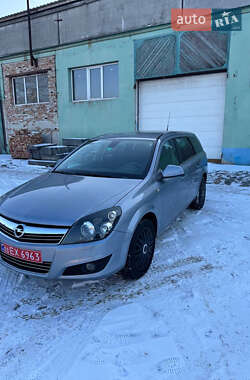 Універсал Opel Astra 2010 в Сумах