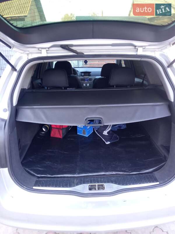 Универсал Opel Astra 2005 в Старом Самборе