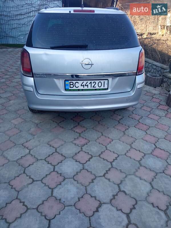 Универсал Opel Astra 2005 в Старом Самборе
