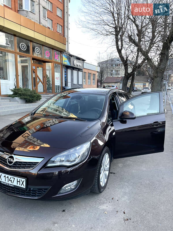 Opel Astra 2012