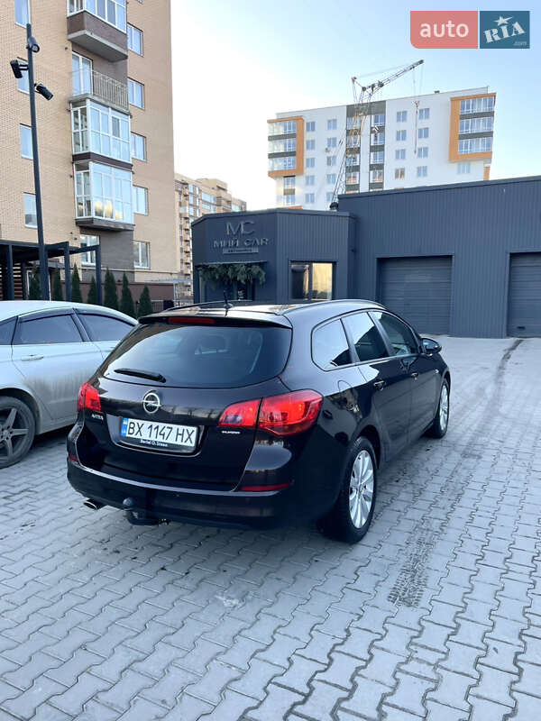 Универсал Opel Astra 2012 в Хмельницком