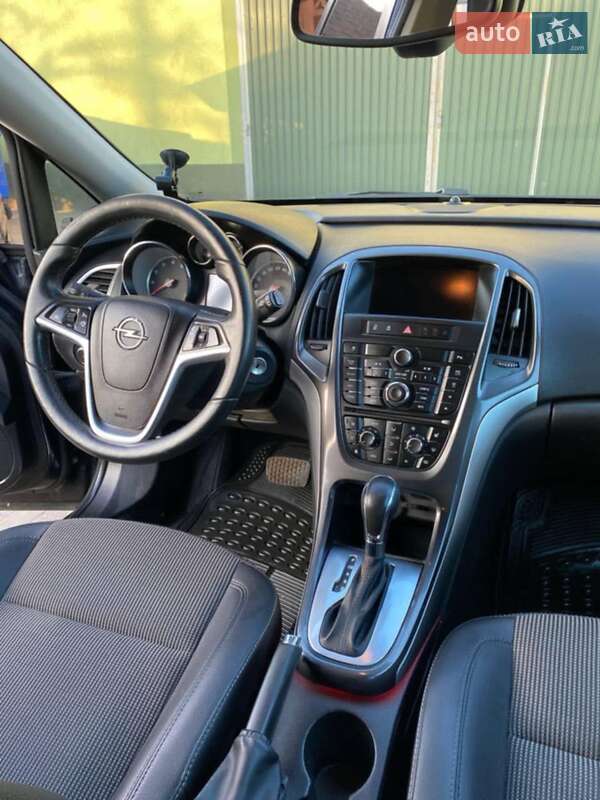 Универсал Opel Astra 2012 в Ивано-Франковске