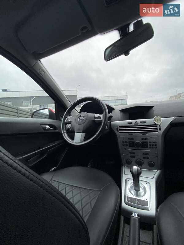 Хетчбек Opel Astra 2012 в Черкасах