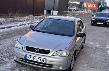 Седан Opel Astra 2006 в Днепре