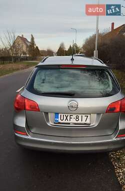 Универсал Opel Astra 2013 в 