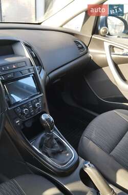 Универсал Opel Astra 2013 в 
