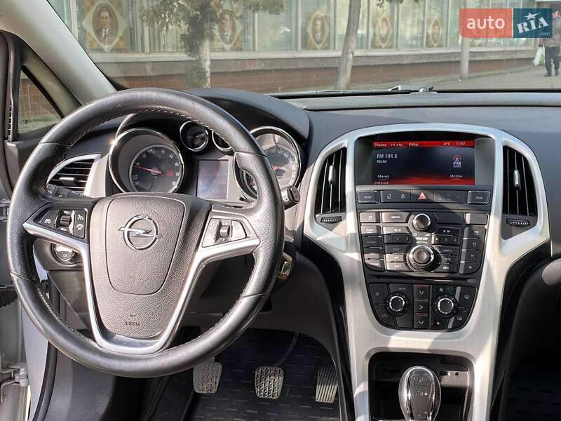 Хэтчбек Opel Astra 2013 в Киеве