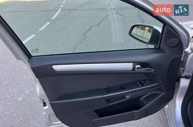 Универсал Opel Astra 2010 в 