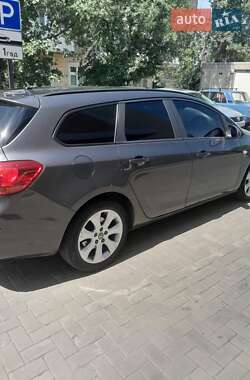 Універсал Opel Astra 2012 в Луцьку