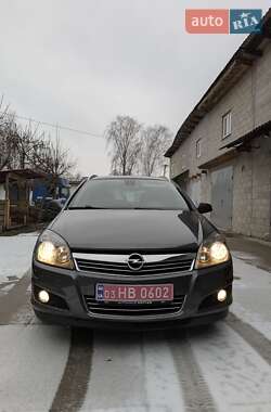 Универсал Opel Astra 2010 в Дубно