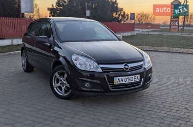 Хэтчбек Opel Astra 2007 в Житомире