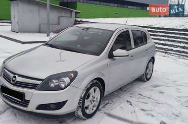 Хэтчбек Opel Astra 2012 в Киеве