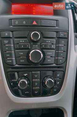 Універсал Opel Astra 2012 в 