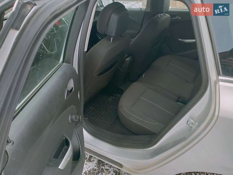 Універсал Opel Astra 2012 в Рівному фото 8 Універсал Opel Astra 2012 в Рівному