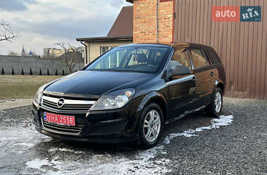 Універсал Opel Astra 2010 в Нововолинську